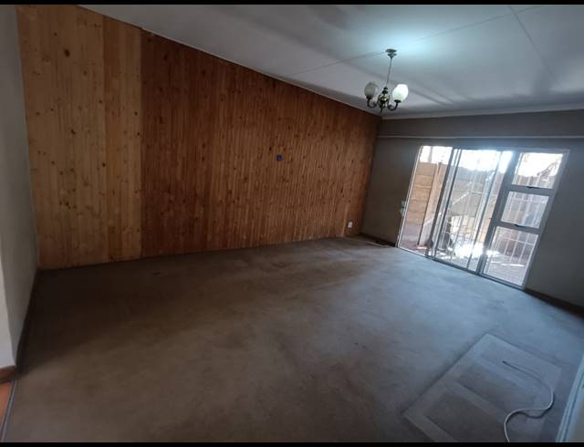 1 BEDROOM FLAT TO LET IN FLORA GARDENS